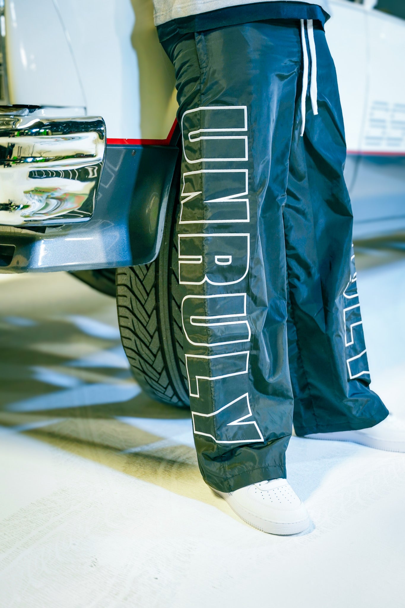 UH " oversized nylon windbreaker pants "